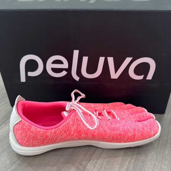Peluva Women's Toes Shoes - Picture 5 of 9